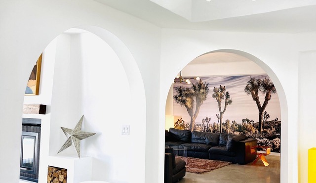Design newly remodeled villa. 10 minutes from Palm Springs