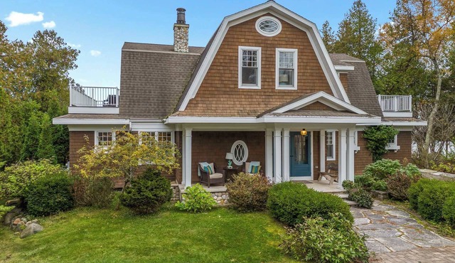 Dog Friendly-Luxury home on Lake Michigan