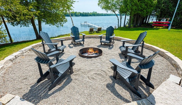 Door County Kangaroo Lake Cottage: Family Fun, Kayaks, Game Room & Firepit