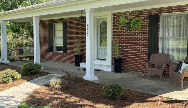 Down on the Corner In the heart of Flora with great outside space!