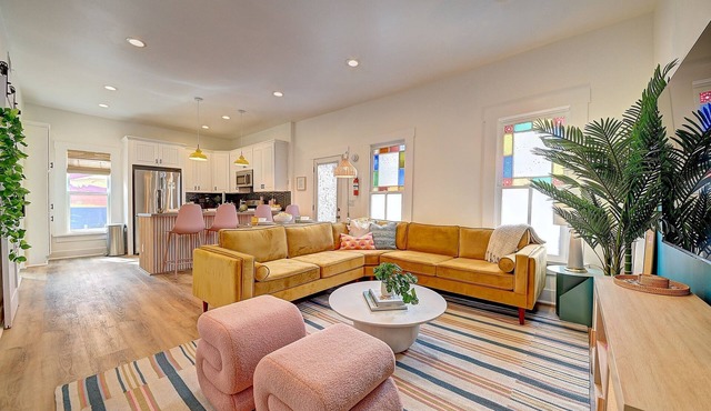 Downtown Boho Bungalow with Spa, Fire Pit & Parking