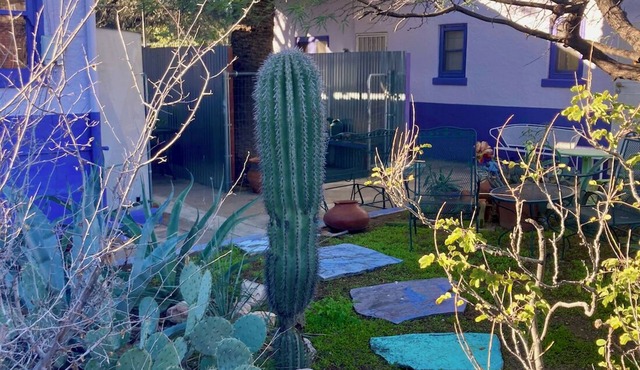Downtown Garden Hideaway, in an Historic Neighborhood
