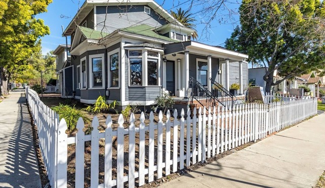Downtown SLO Victorian+Sleeps 12+Walkable+Private