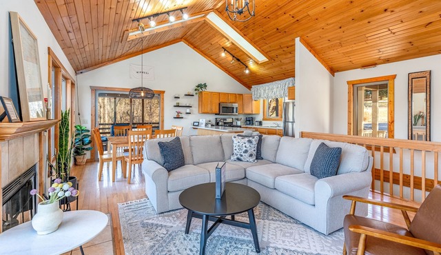 Driftless Haus | Hot Tub · Fire Pit · 3 King Ensuites | Galena Territory