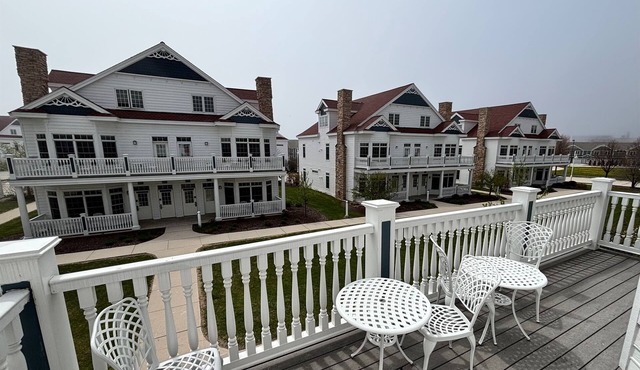 Edgewater Villa: 4 Bedroom, Sleeps 14!
