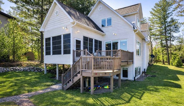 Eikedahls' Shoreview Lake House