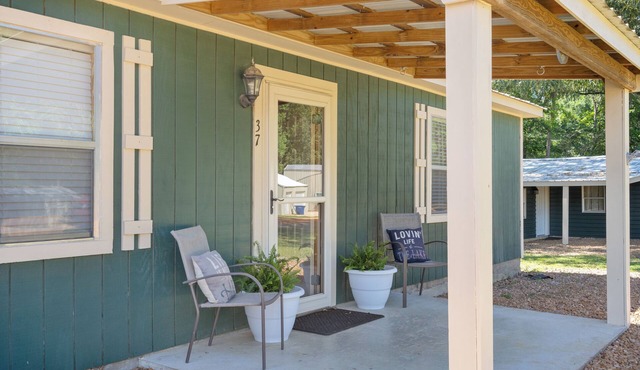 Enid Lake's charming 3-bedroom cabin with WiFi and AC in quaint Plum Point