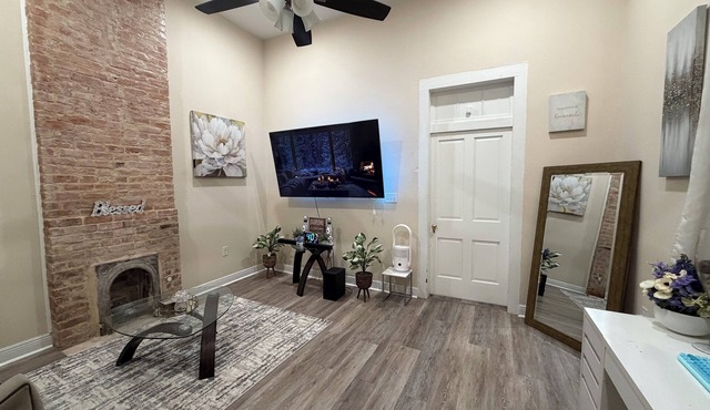 Enjoyable a cozy 1-bedroom house with AC in charming New Orleans