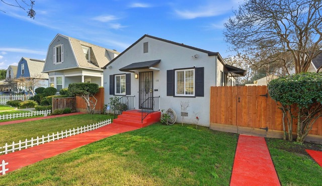 Enjoyable "Studio" 1-bedroom house, with AC and laundry in charming Stockton