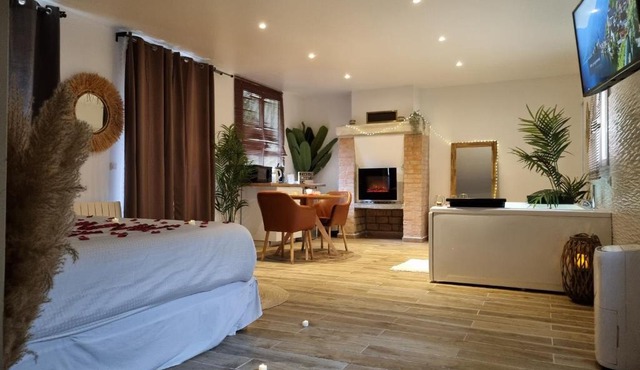 Evasion Romantique love room jacuzzi jardin privé près de Paris