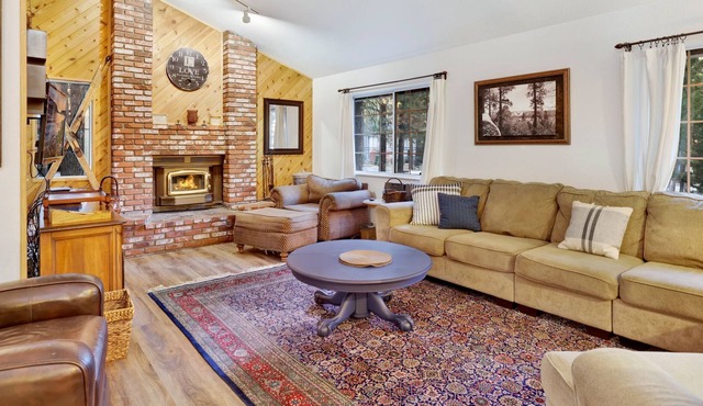 Evergreen Estate- Relaxing Family Resort Chalet