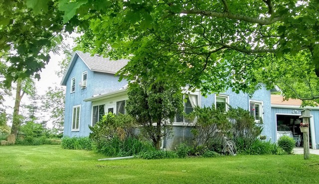 Experience Wisconsin in an old farmhouse in the beautiful Kettle Moraine
