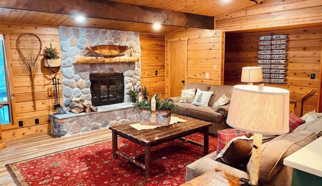 Fabulous stay in fun Manitowish getaway (+Pontoon)