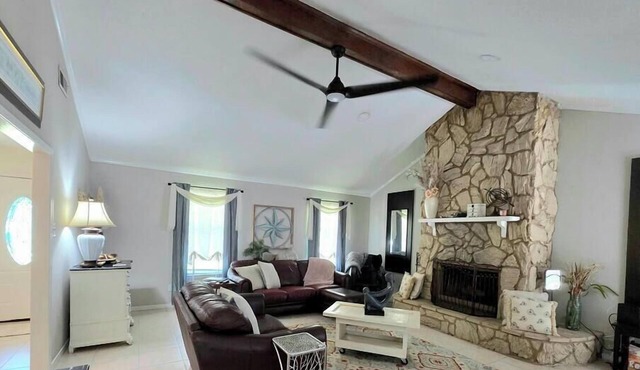 FAIRHOPE, DAPHNE, DOWN TOWN MOBILE & BEACHES! OWNER LOVED, MANAGED, AND CLEANED!