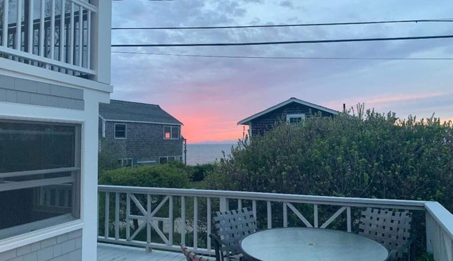 Family Cottage, Steps from a Private Beach on Brewster Dunes
