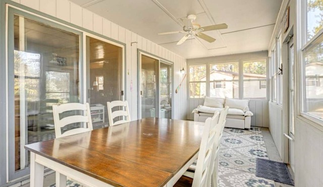 Family-Friendly Cabin Getaway On Castle Rock Lake Space to Relax & Play
