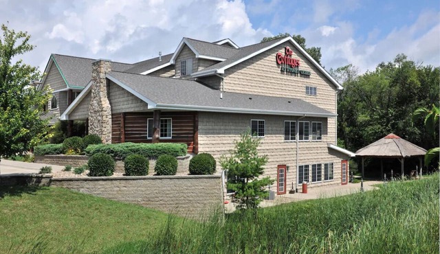 Family-Friendly Stay w/Indoor Pool Access | 7 mi to Clive Aquatic Center