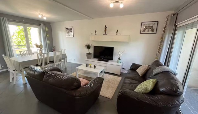 Family home between Paris and Disneyland