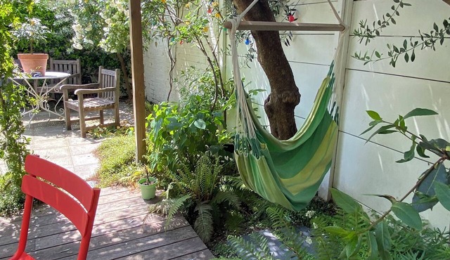 Family home just a stone's throw from Paris, with a garden and a hammam