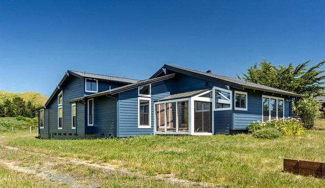 Fantastic Cabin with Fireplace in Bodega Bay, California