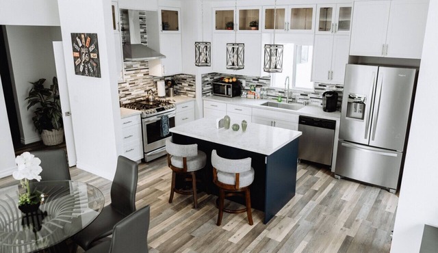 FIFA World Cup: ELEGANT, WELL-APPOINTED 3-BEDROOM HOME WITH PRIVATE HOT TUB BUILT IN 2020 (p26)