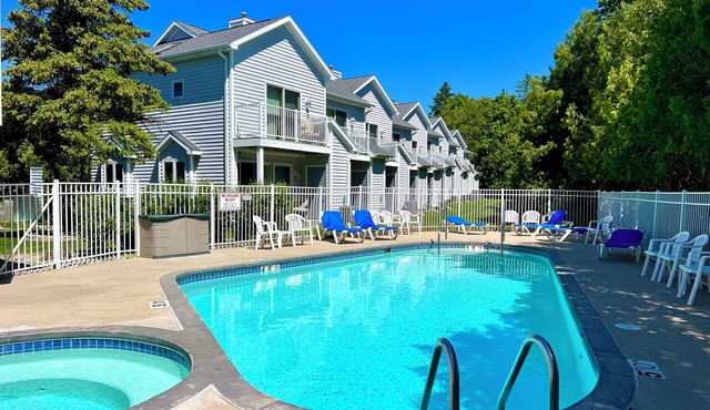 Fish Creek, Door County Condo - Walk to Shopping, Dining & Peninsula State Park