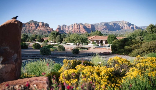 FITZ RITZ~SERENE, MAGNIFICENT RED ROCK VIEWS, ON FOREST & GOLF COURSE, WILDLIFE!