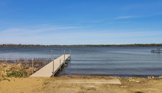 For Anglers & Boaters! Beachfront Gull Lake Cabin