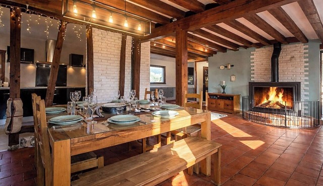 Maison 4ch avec cheminée, billard et jardin