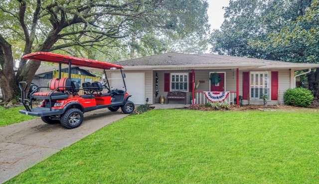 Free Golf Cart! Cruise to Beach & Town, Sleeps 6