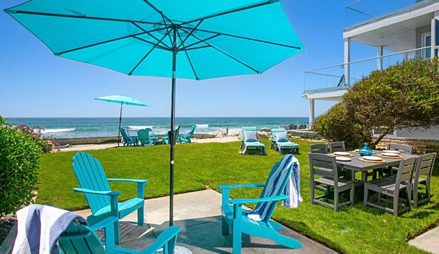 Fresh Beach Cottage with Fire Ring in Sand, Walk to Restaurants