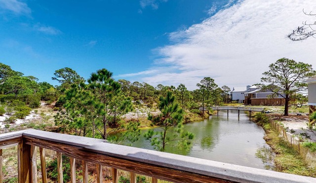 Friendly Duplex w/Full Kitchen, Central AC, Washer/Dryer, & High-Speed WiFi!
