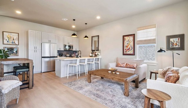 Fully furnished 2nd FL 2bd/2ba charmer in Treme