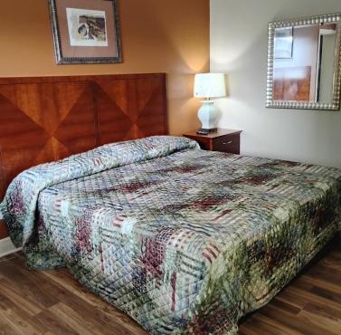Gated 1 King BedRoom 1 Bath Apt with Full kitchen 133