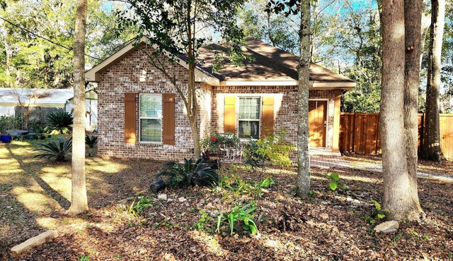 Gorgeous and Modern 3 Bedroom Home - Easy Walk to Downtown Silverhill Dining