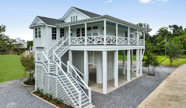 Gorgeous luxury modern home just steps to the beach!