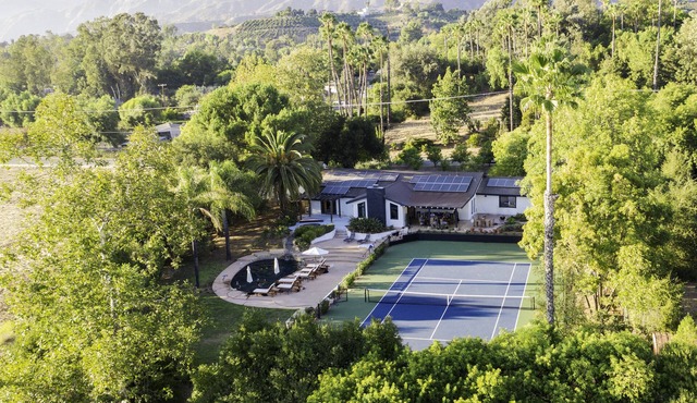 Gorgeous Ojai ranchette- tennis court, pool/jacuzzi and guesthouse