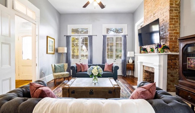 Governors Mansion 5 bedroom-3 bath