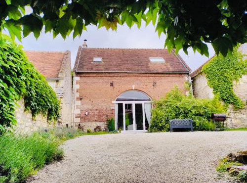 Grange-loft & Jacuzzi privatif à Pronleroy