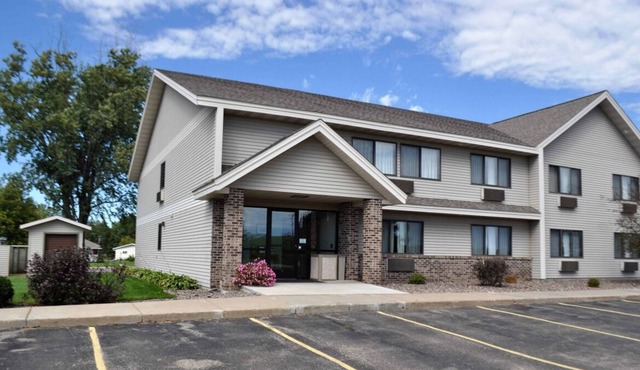 Great for Family Trips! 2 Pet-friendly Units, FREE Parking and Breakfast!