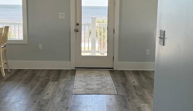 Gulfport Beach Retreat - Sleeps up to 10!