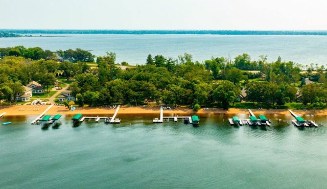 Gull Lake Rental | Beach Access, Pontoon Rentals