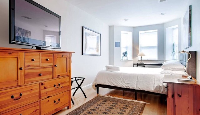 H St. Suite 2-BR/Union Station