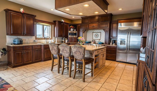 Harbor Point RetreatnFamily-sized, Lakefront Retreat Home! Fenced-in backyard!