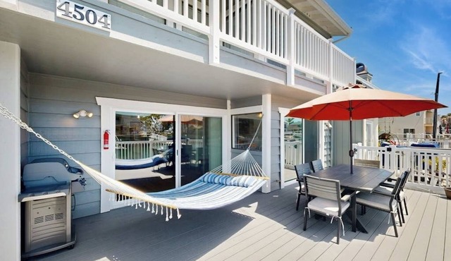 Harborside home in Oxnard with short walk to beach - bring your boat