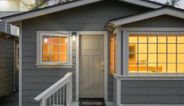Hear the waves from our cottage! Perfect for couples with 2 kiddos