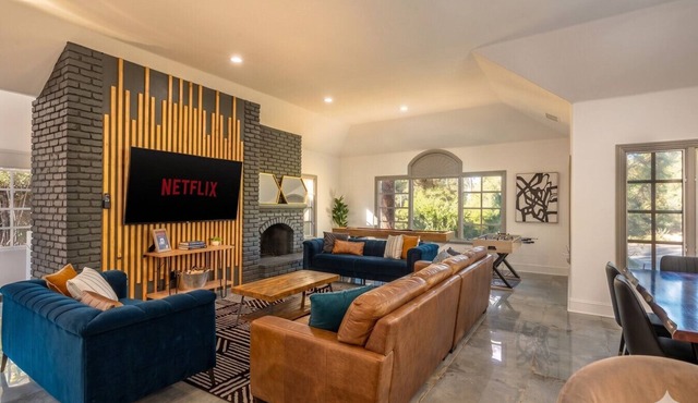 Helix castle Luxury Getaway | Game Room | Hot Tubs