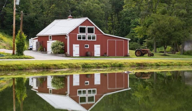 Heron`s Hollow- The Barn with hot tub!