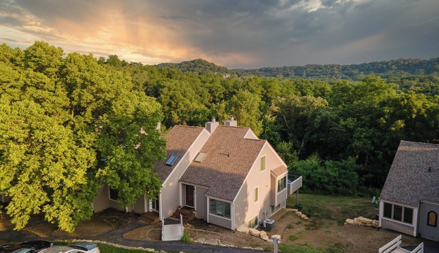 Hideaway Cove, woodland serenity + modern comfort in the Galena Territory