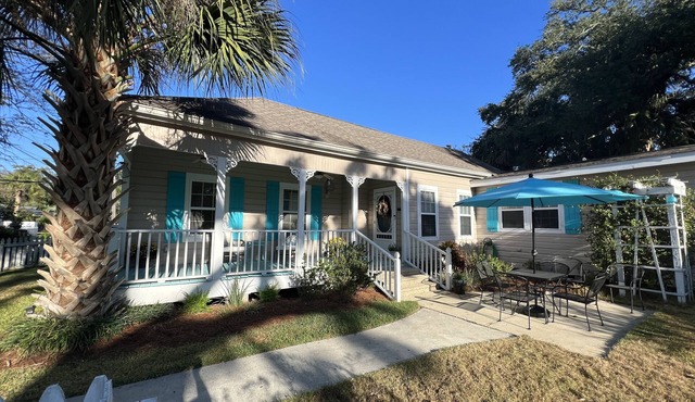 Historic 1890's house in Old Town BSL. Walking distance to BSL and the beach.